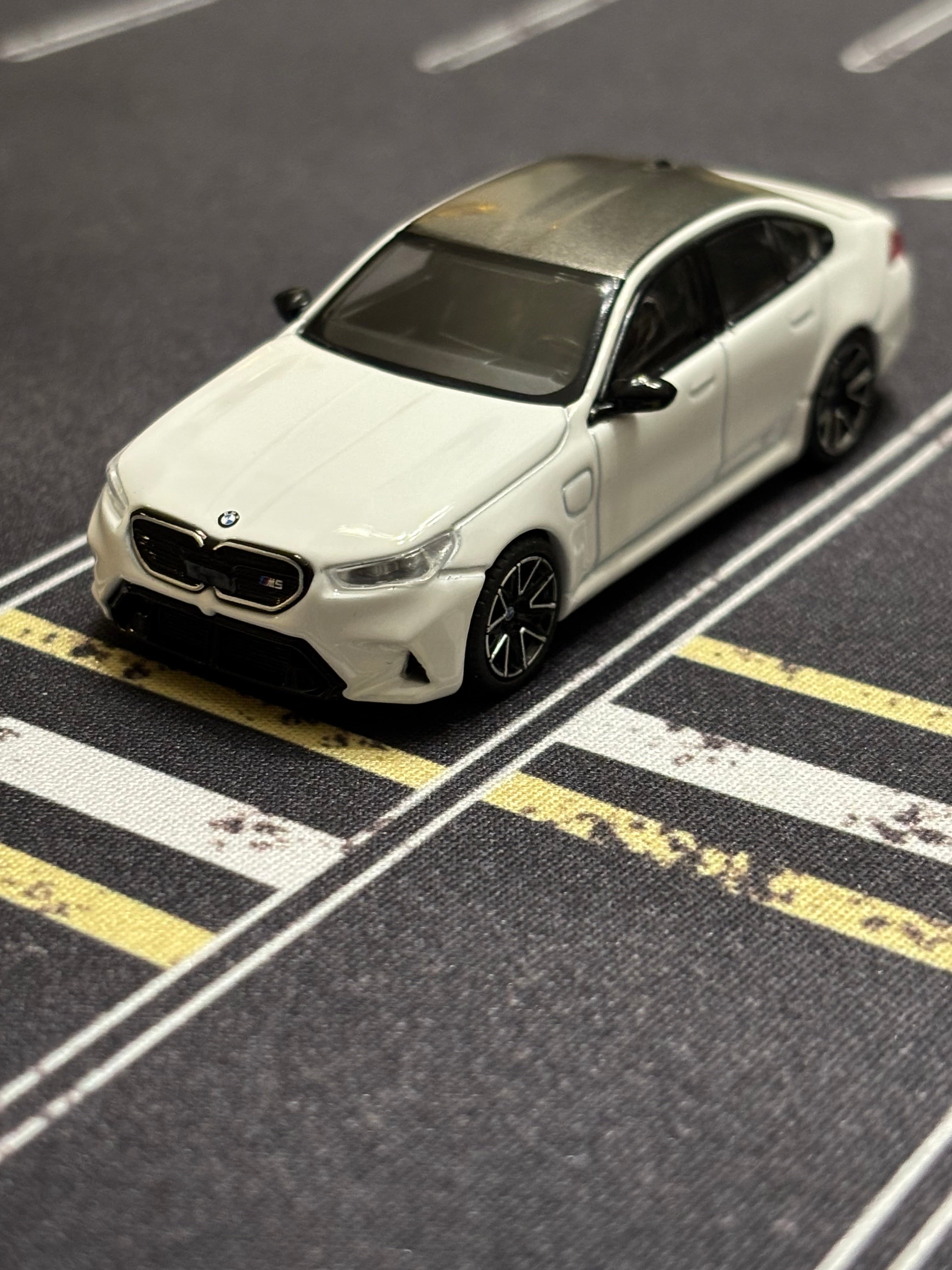 Mini GT BMW M5 Alpine White MGT1092