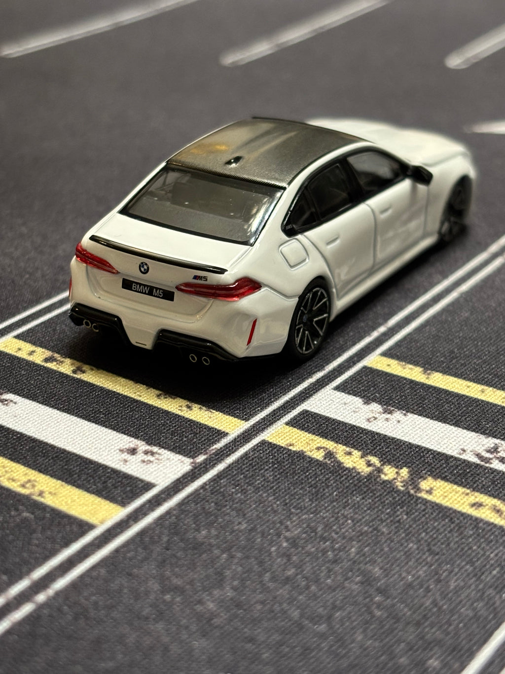 Mini GT BMW M5 Alpine White MGT1092