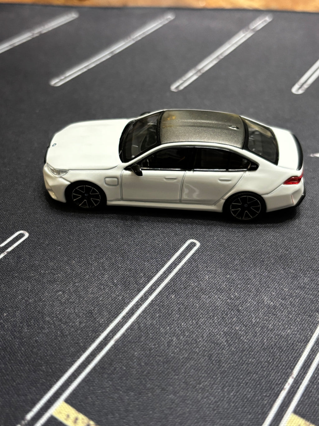 Mini GT BMW M5 Alpine White MGT1092