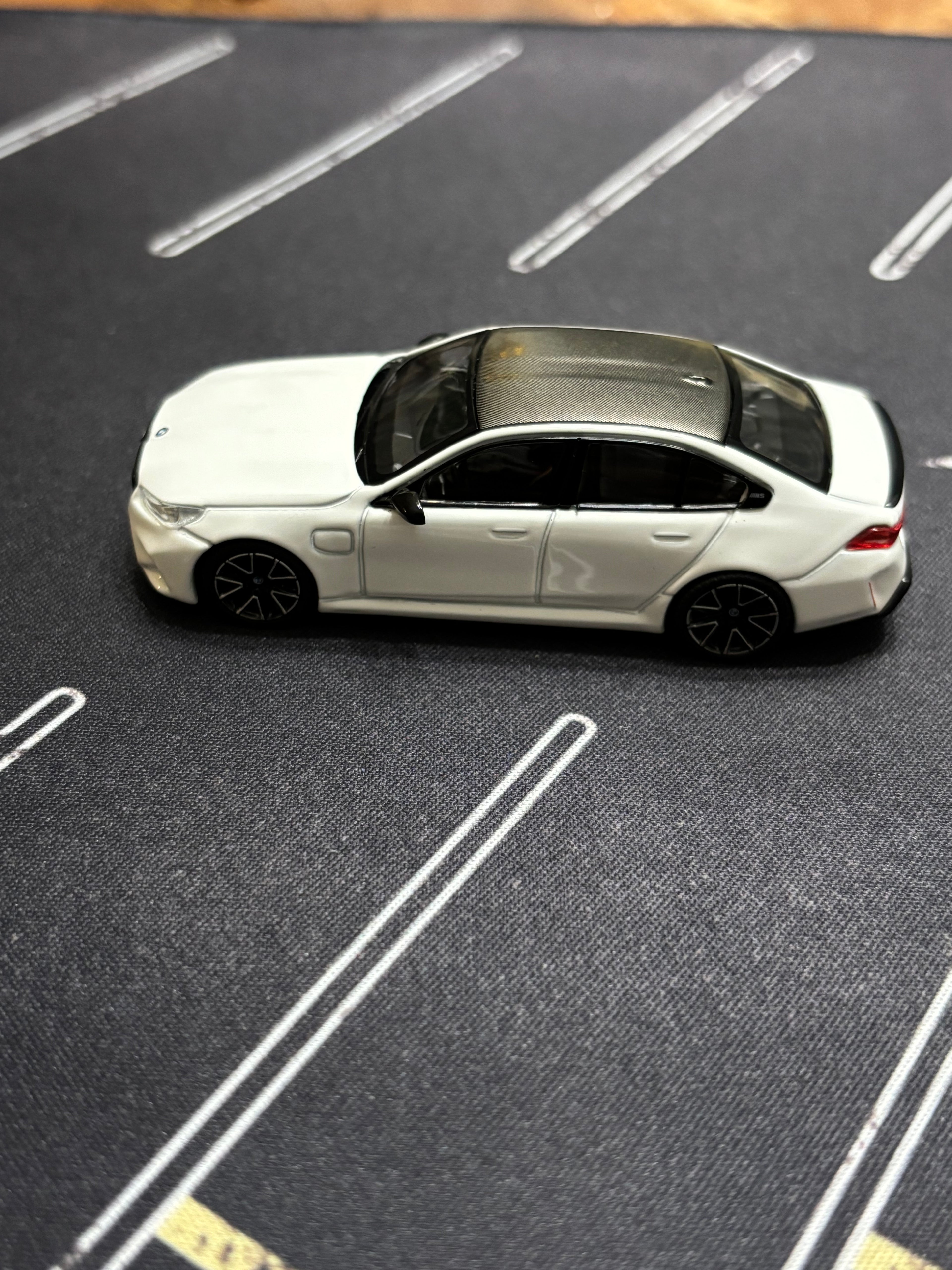 Mini GT BMW M5 Alpine White MGT1092